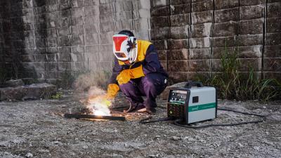 AK-370 Battery Powered Welder