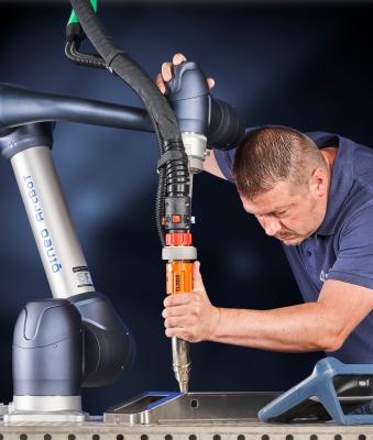 Der QINEO ArcBoT entlastet die Mitarbeitenden und  sichert e
