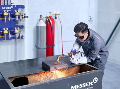 Oxyfuel cutting with hydrogen 