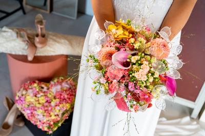 Cheerful handtied bouquet with Kalanchoe