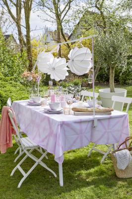 Der Tisch wird zur Tafel