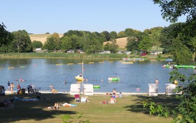 Liegewiese mit Seeblick
